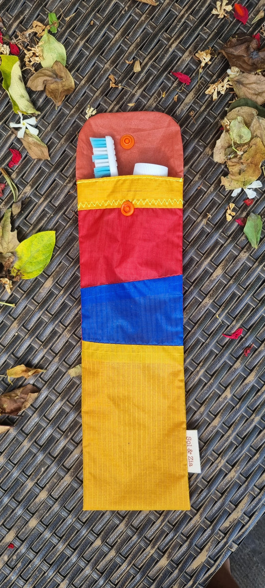 Etui brosse à dents rouge bleu jaune