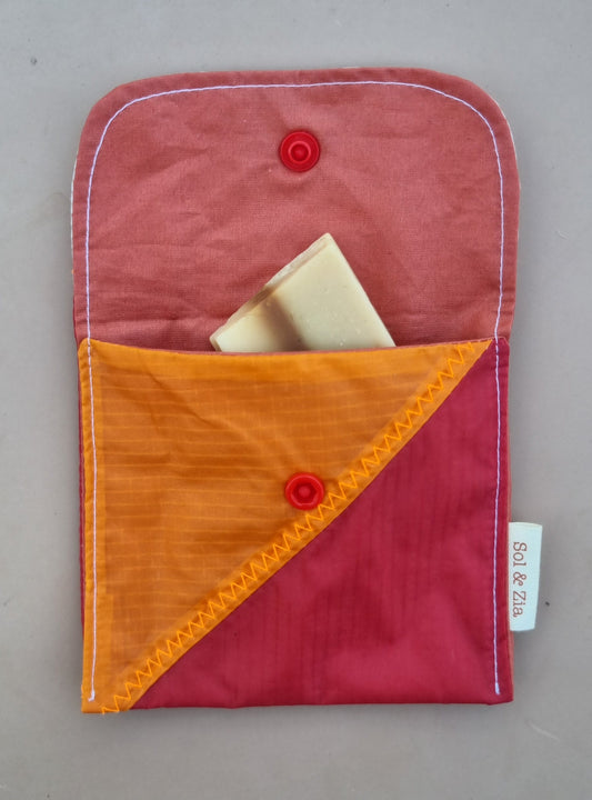 Etui savon orange rouge blanc