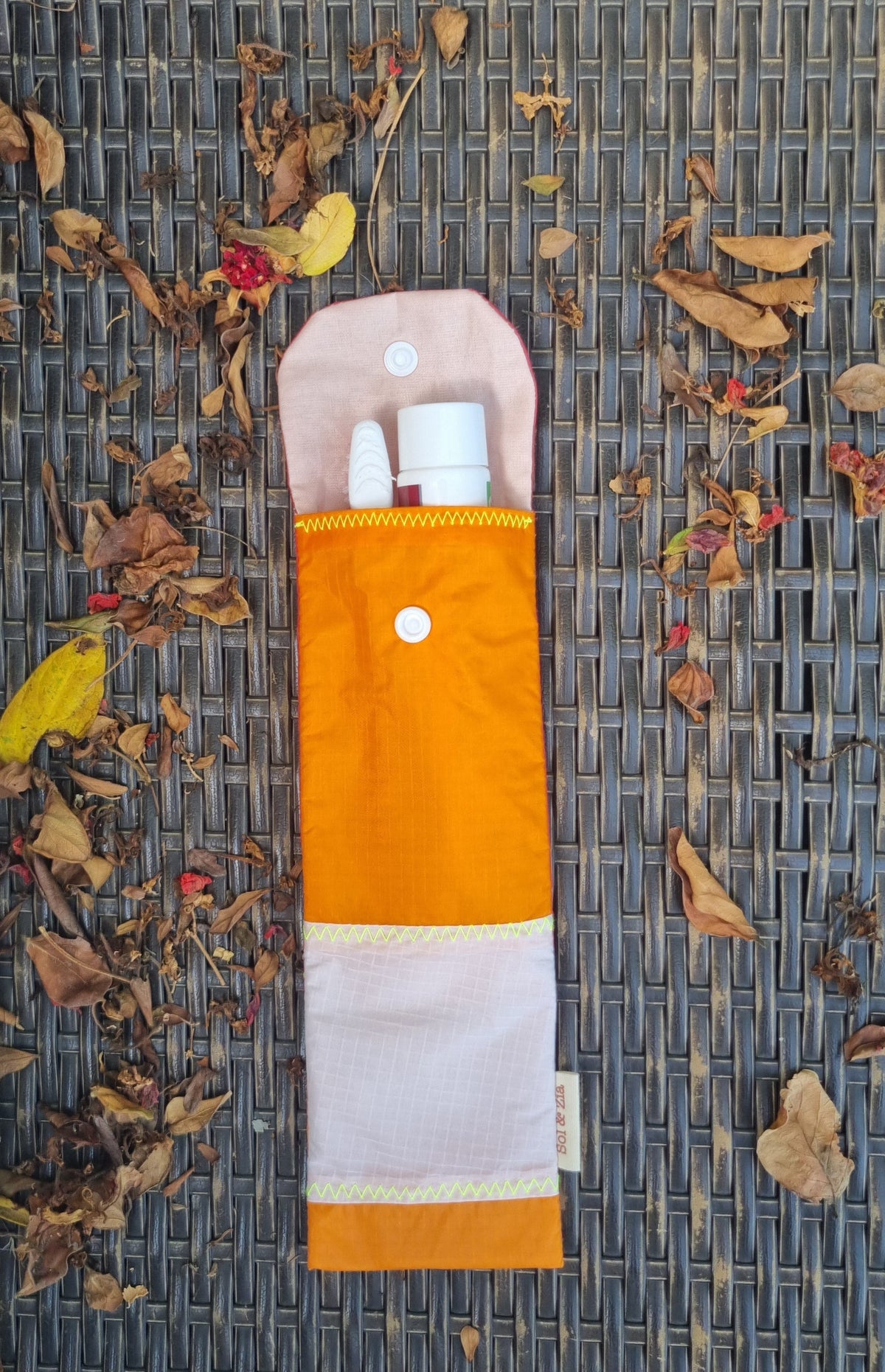 Etui brosse à dents rouge orange blanc