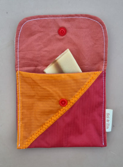 Etui savon orange rouge blanc