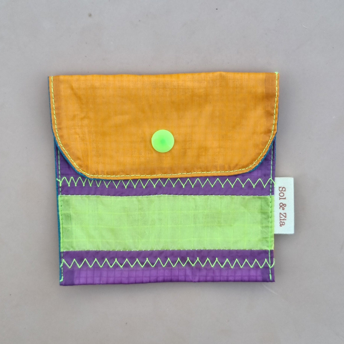 Etui savon jaune violet vert