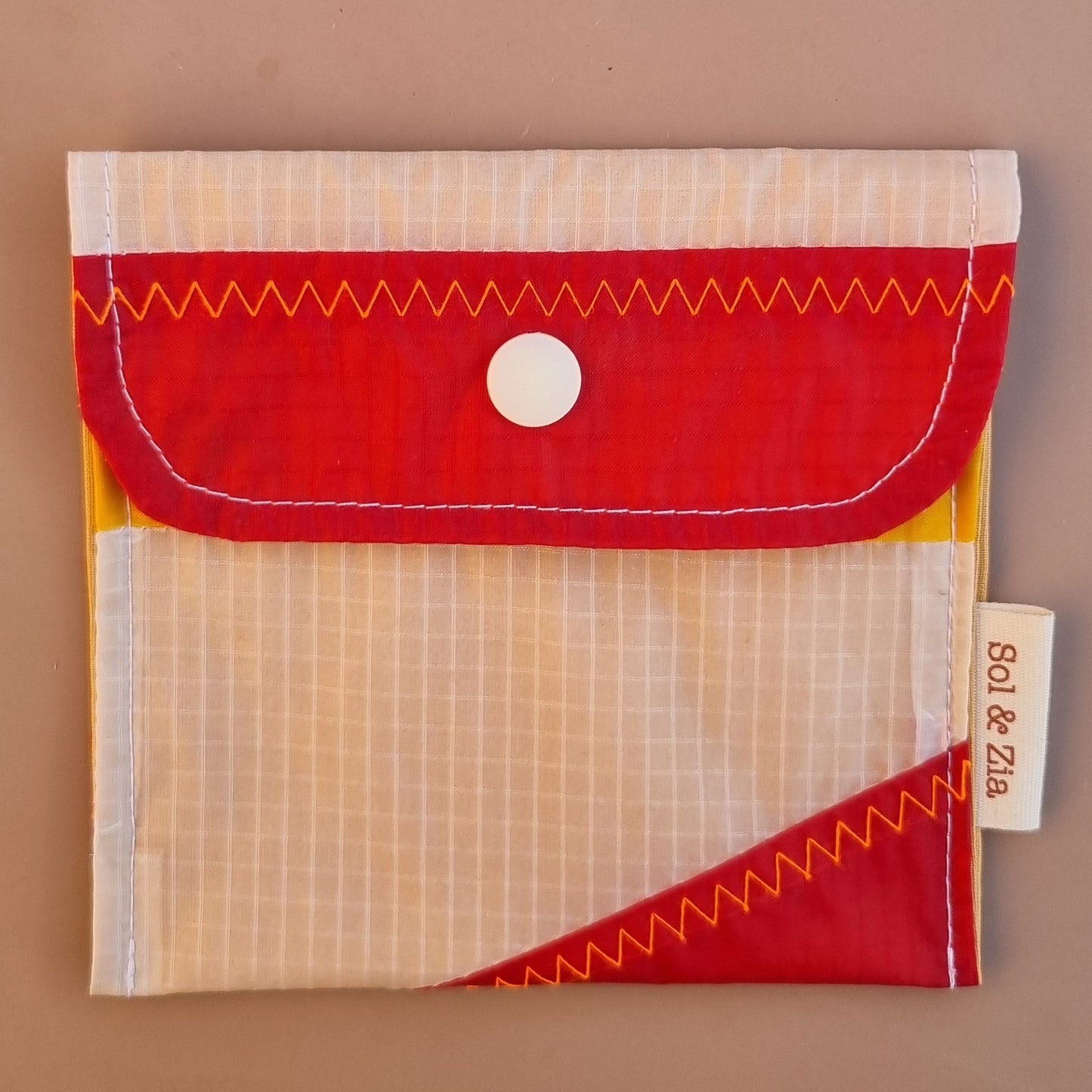 Etui savon rouge blanc jaune