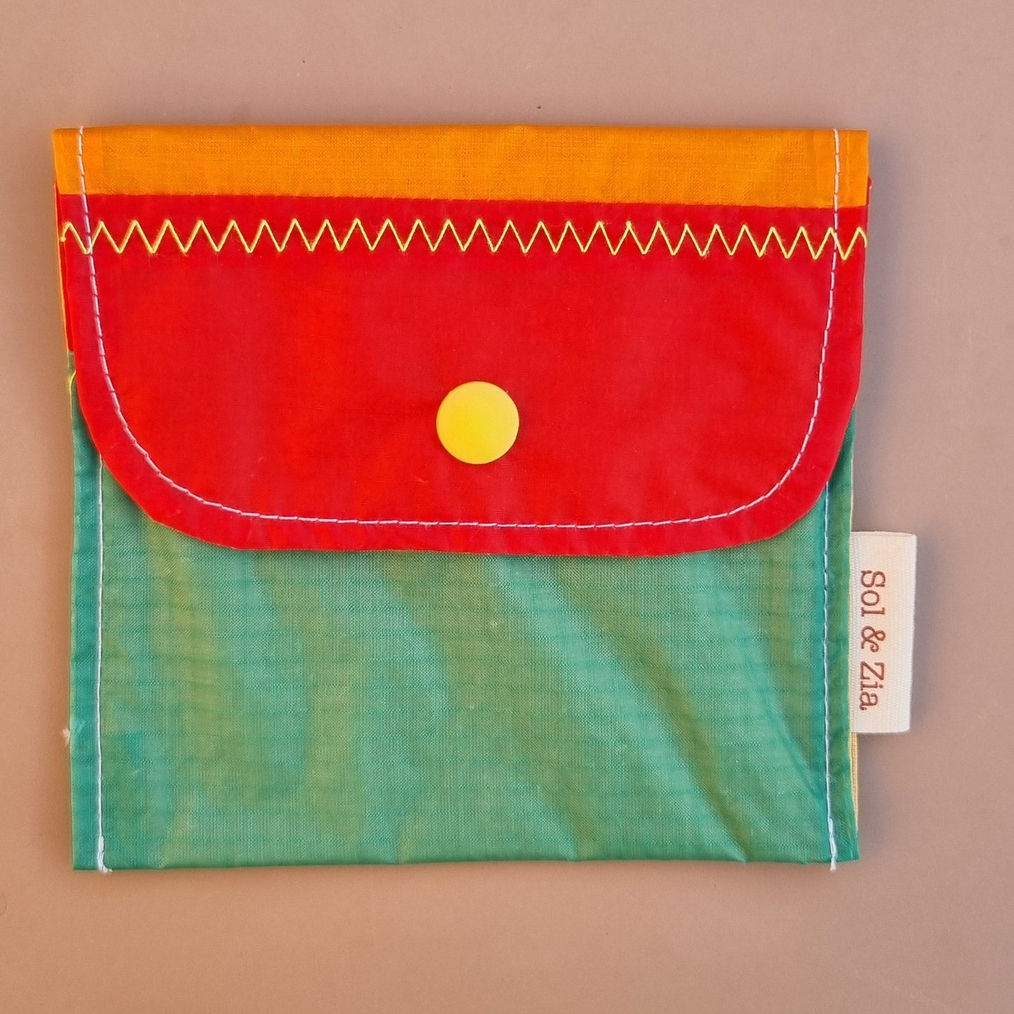 Etui savon rouge vert jaune