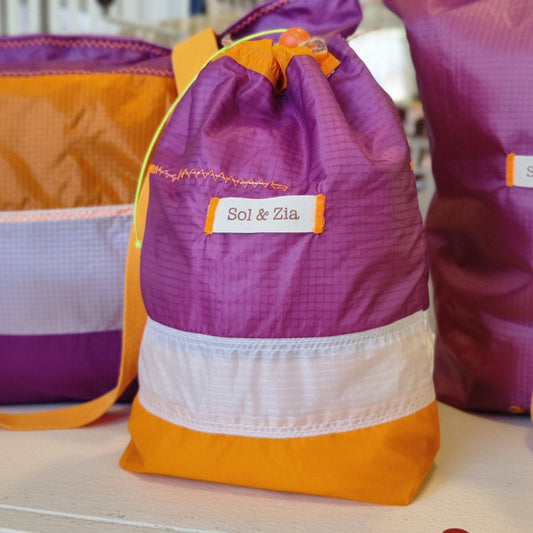 Pochon imperméable violet blanc orange