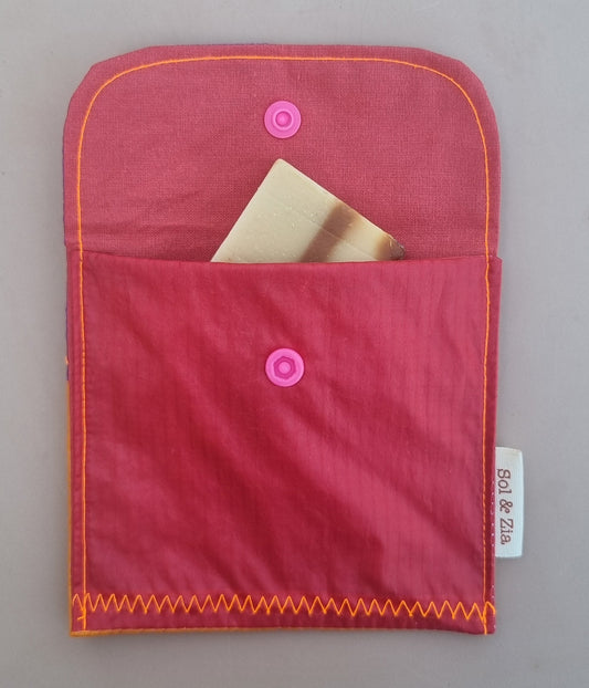 Etui savon rouge violet