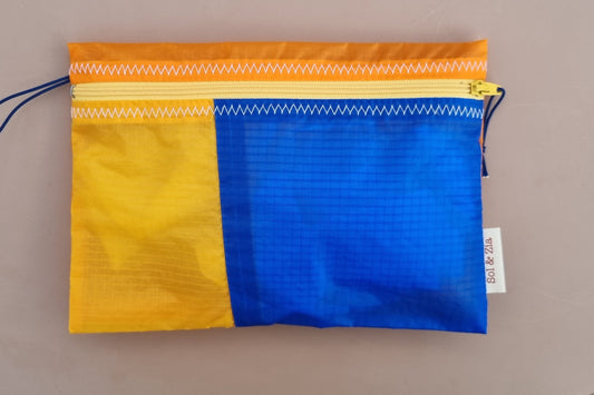 Pochette bleue jaune orange