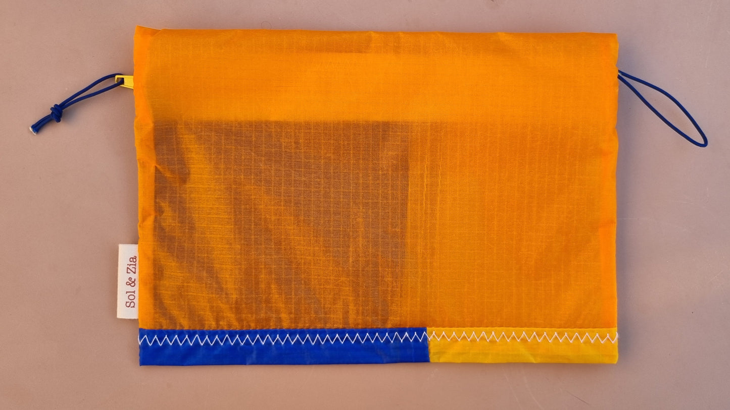 Pochette bleue jaune orange