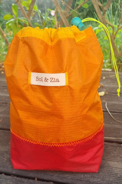 Pochon imperméable orange rouge jaune