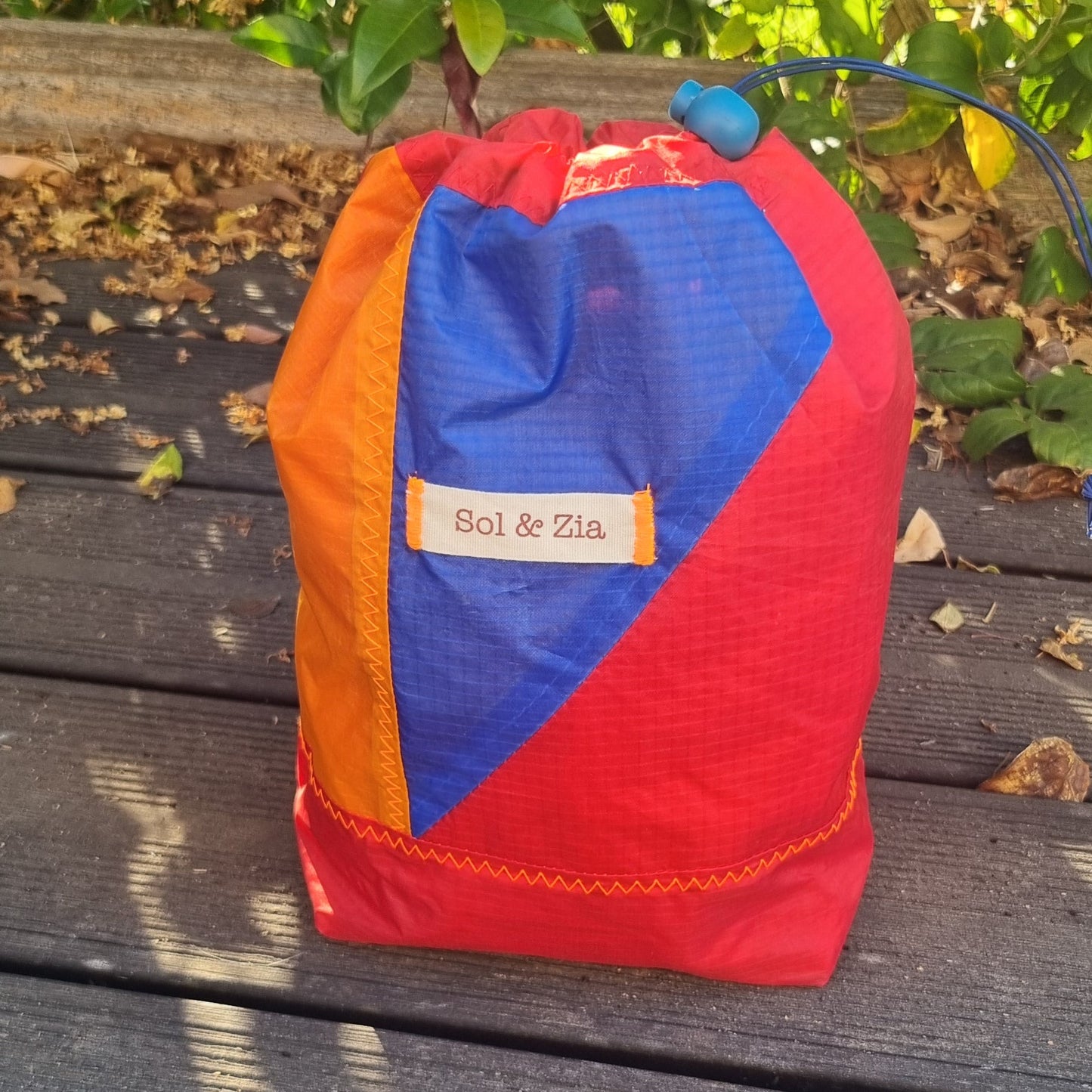 Pochon imperméable rouge bleu orange