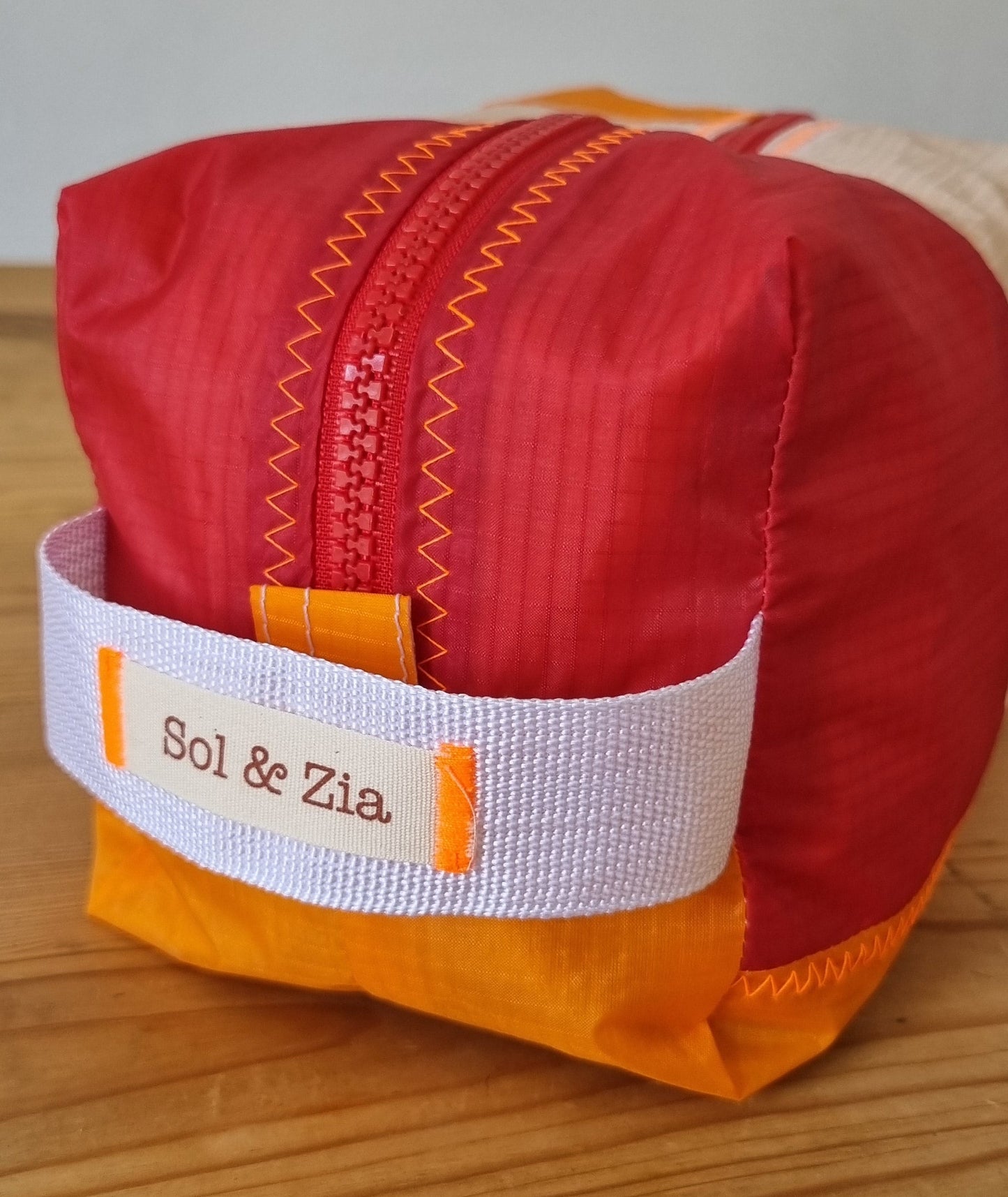 Trousse de toilette orange/rouge/blanc
