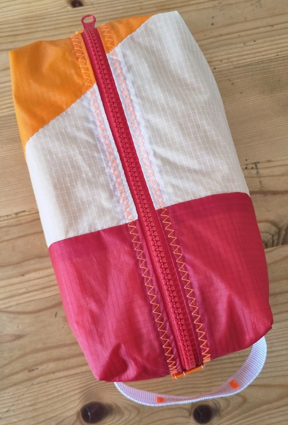 Trousse de toilette orange/rouge/blanc